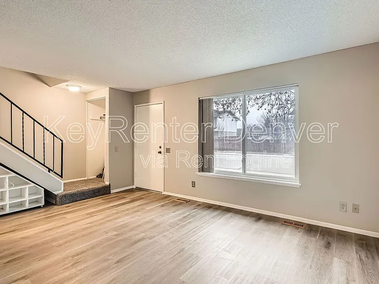 588 S Carr St — Photo 3