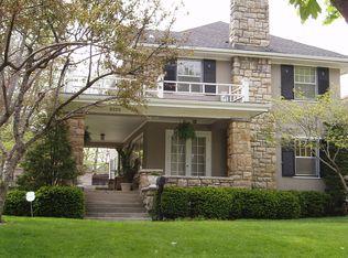 6220 Morningside Dr, Kansas City, MO 64113