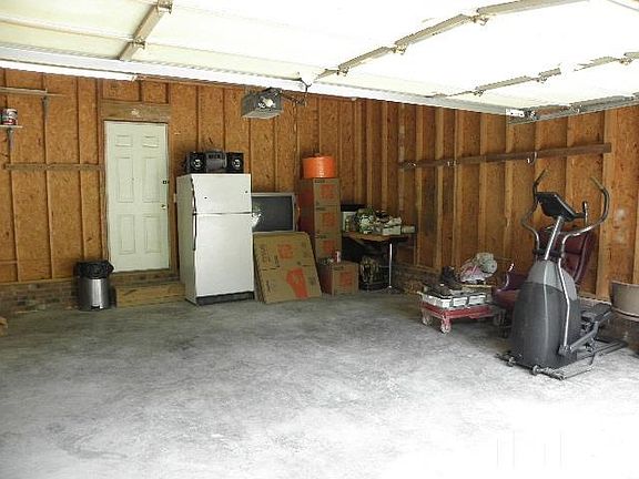 5th image of 720 Southwick Ave