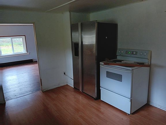 5th image of 216 Kineo Ave