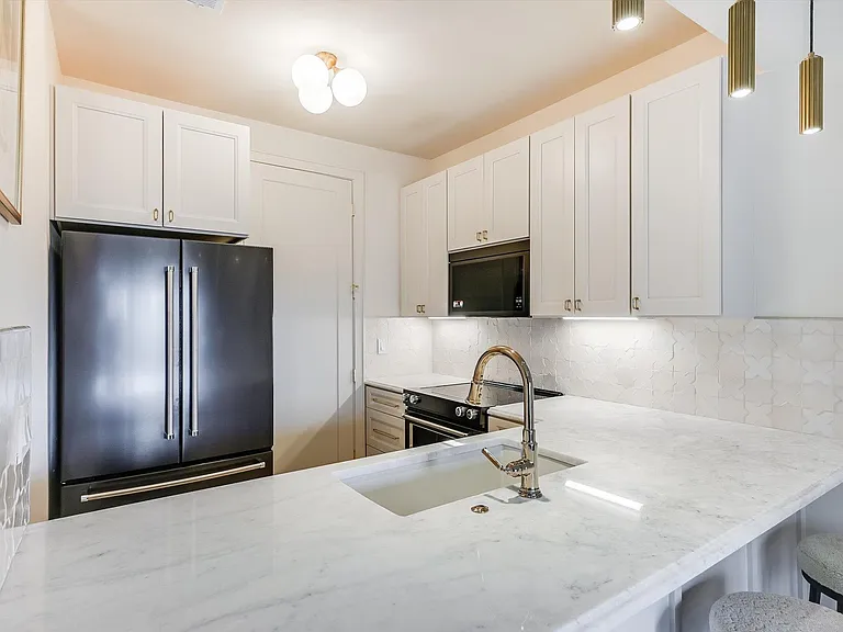 802 S 1st St #207 — Photo 2