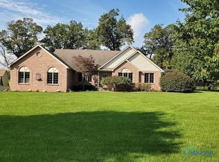 9405 Dover Dr, Wauseon, OH 43567