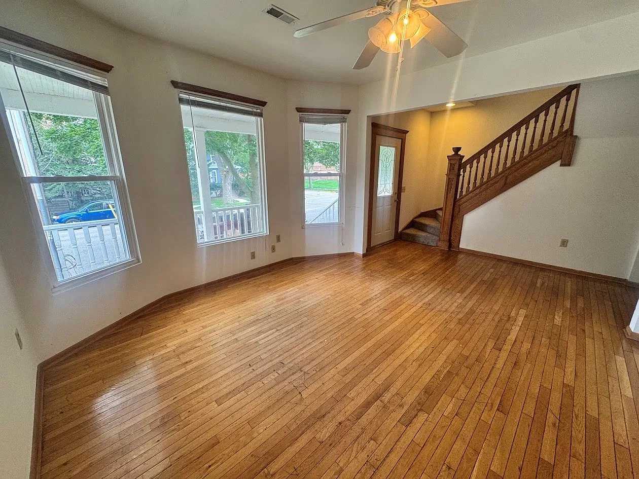 5 bed, 1690 sqft, $3,495 — Photo 2