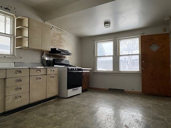 5th image of 10607 S May St