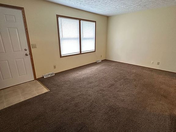 3rd image of 3895 & 3905 N Meadow Ridge Dr #3895