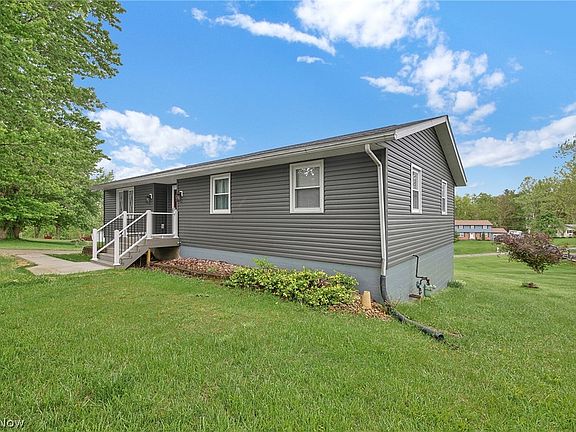 4th image of 3285 Lakewood Dr