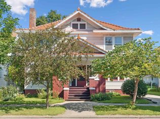 116 Liberty St, Manchester, IA 52057