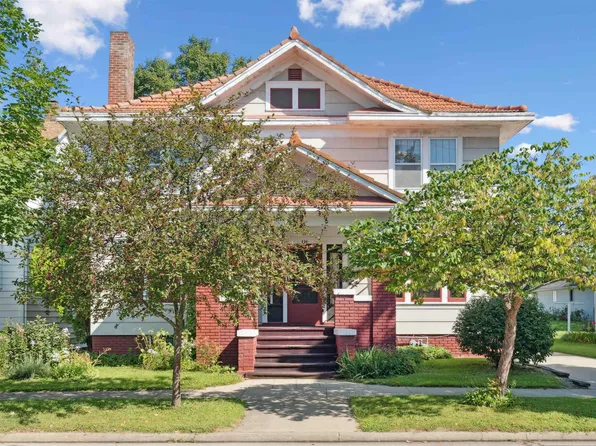 116 Liberty St, Manchester, IA 52057