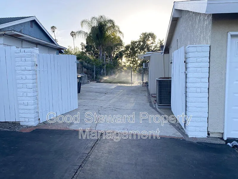 4 bed, 2.0 bath, 2050 sqft, $4,200 — Photo 3