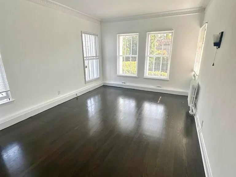 100 N Sycamore Ave #42 — Photo 5