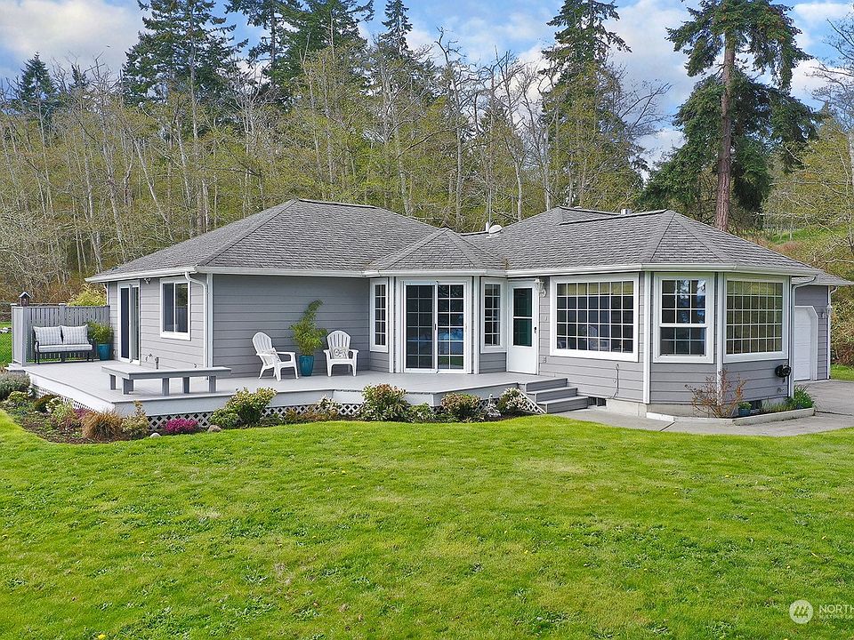 Welcome to 944 Mohawk Drive, Welcome to Greenbank Estates. Check out the video!  >