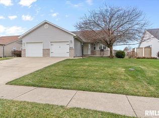 134 Jennifer Ct, Chatham, IL 62629