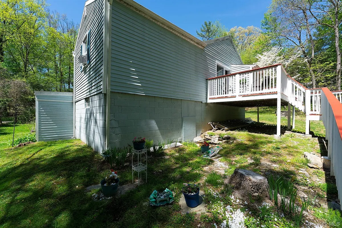 Building Photo - 21 Van Dam Rd