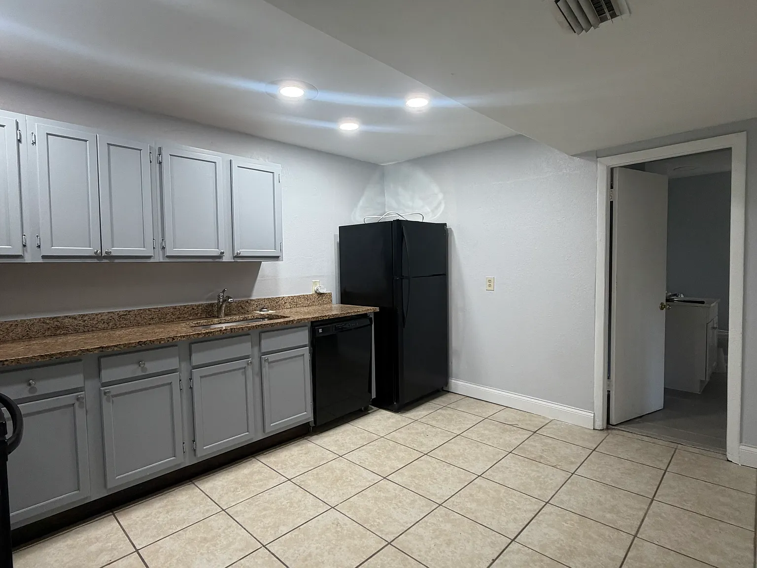 1 bed, 670 sqft, $1,300 — Photo 4