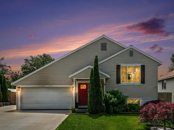 1152 E 12th St, Holland, MI 49423