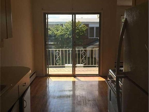 4th image of 10 Ivy St Unit B5