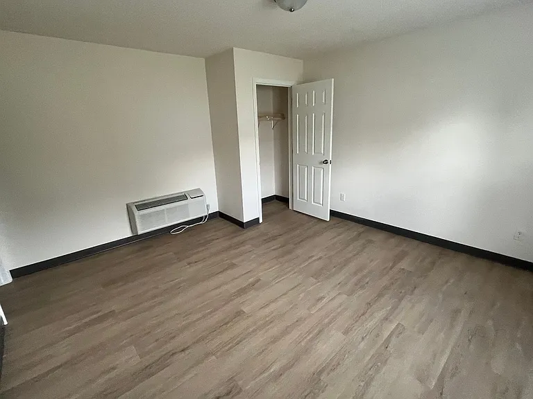 6104 Busiek Rd — Photo 11
