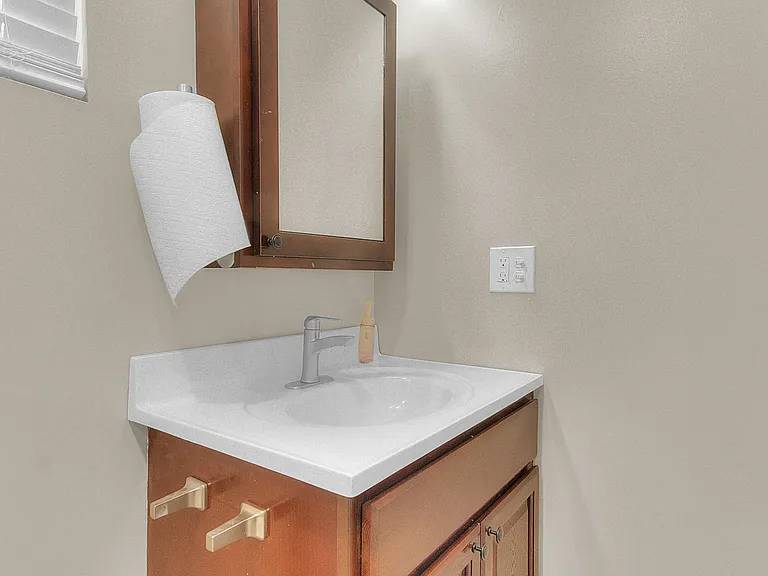 24600 Cypress St #24600A — Photo 33
