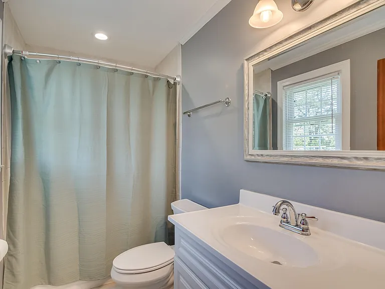 709 Hickman Rd — Photo 8