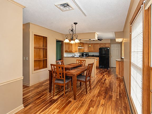 5th image of 135 Hickory Rd