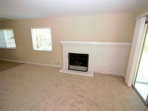 3rd image of 6048 Parkoaks Dr