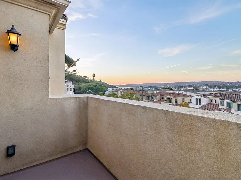 Costa Pointe Luxury 3-4 Bedroom Townhomes — Photo 62