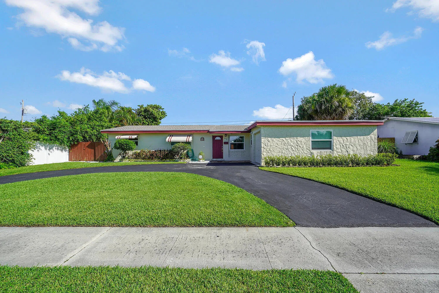 3 bed, 2.0 bath, 1732 sqft, $5,000 — Photo 2