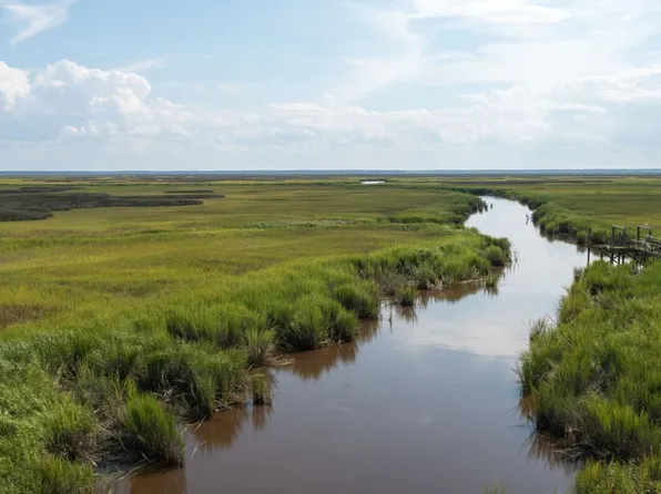 1924 Cedar Ct, Waverly, GA 31565