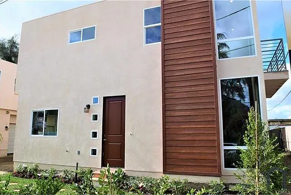 9237 Wakefield Ave — Photo 4