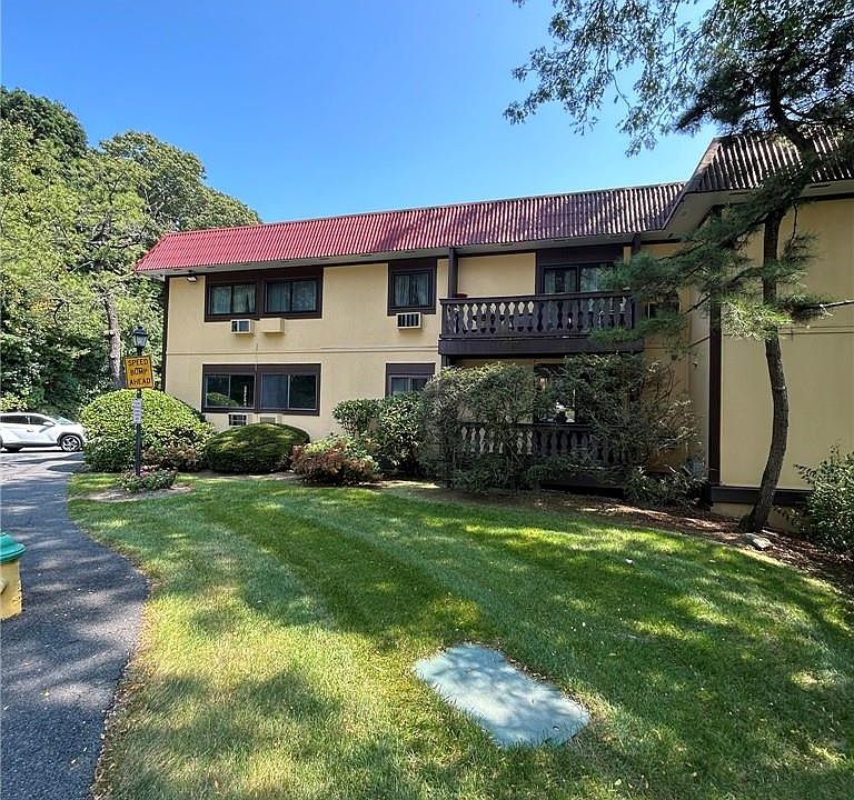 1st image of 4 Granada Crescent #15