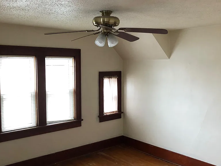 222 N Elm Ave — Photo 17
