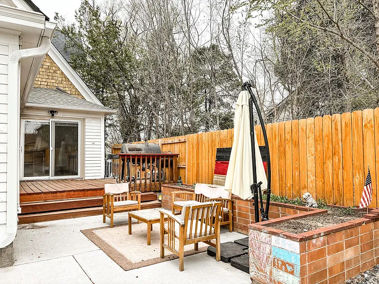 819 N Cedar St — Photo 42