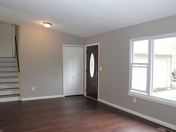 4th image of 18046 Walnut Dr