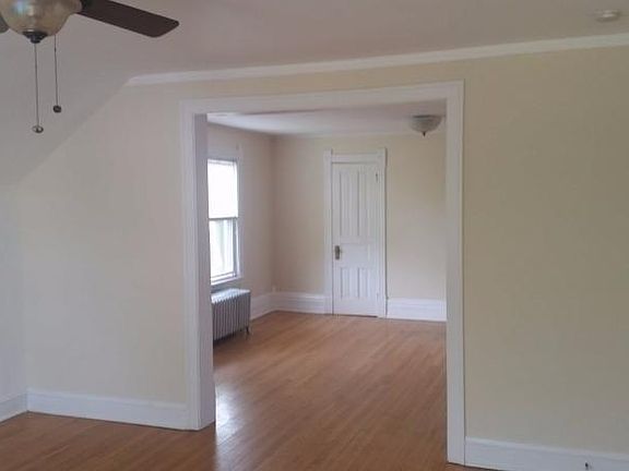 4th image of 8052 Elmwood Ave #1