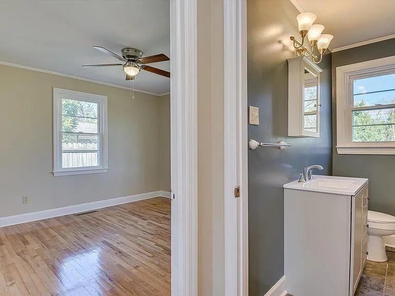 302 Burgess Dr — Photo 21
