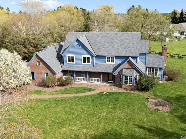 4749 West River Hollow COURT, Mequon, WI 53092