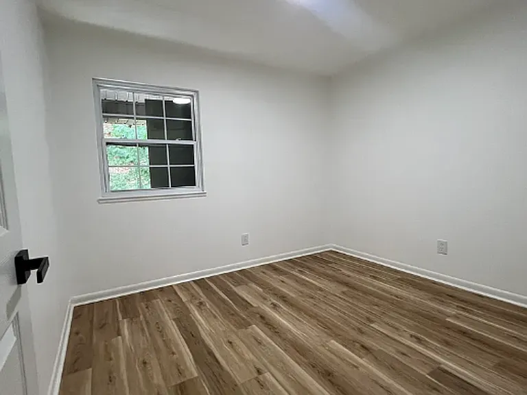 24 Oakwood Rd #5 — Photo 4