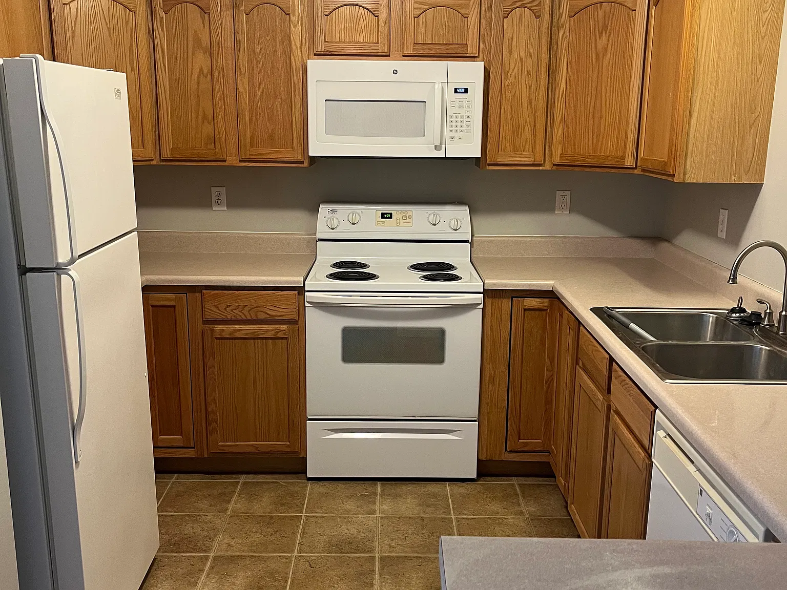 3 bed, 1200 sqft, $1,250 — Photo 2