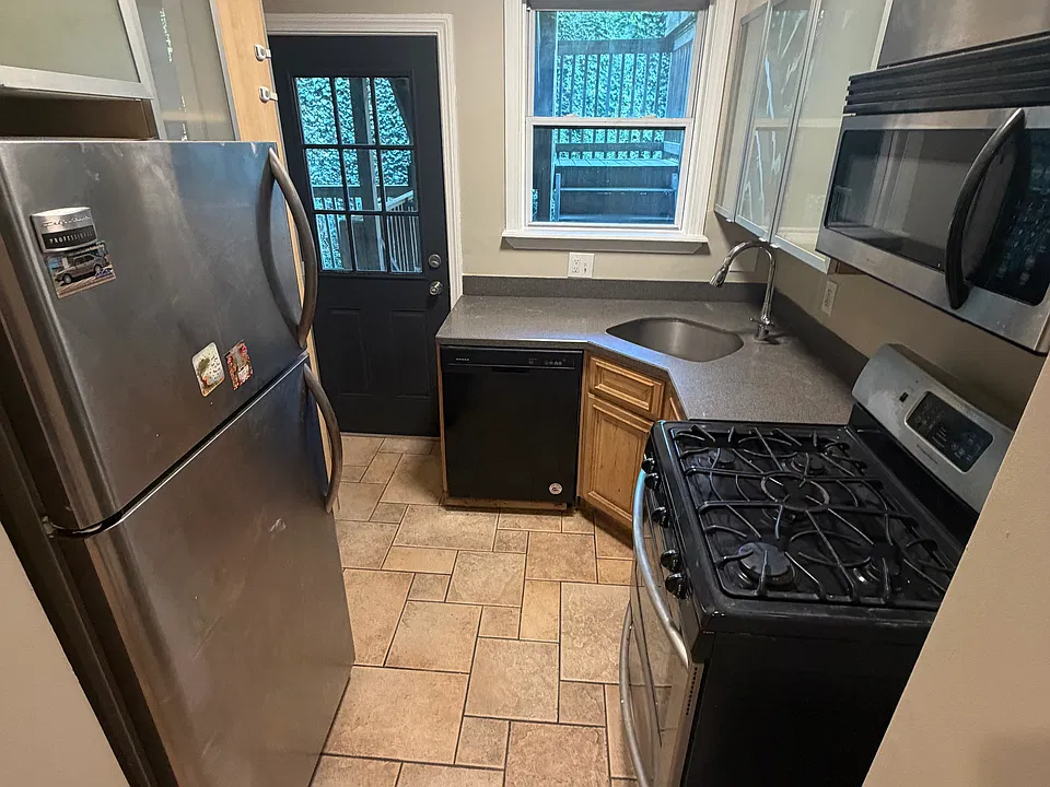 7 Chesterton St #1
