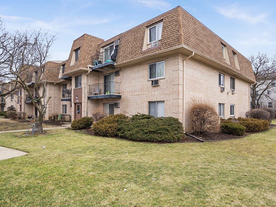 1st image of 266 Shorewood Dr