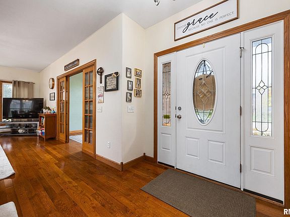 5th image of 450 Coral Dr