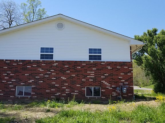 3rd image of 391 Diane St