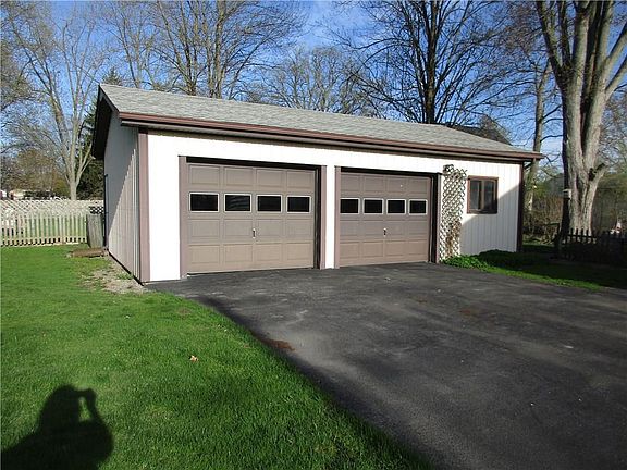 4th image of 102 Mynderse St