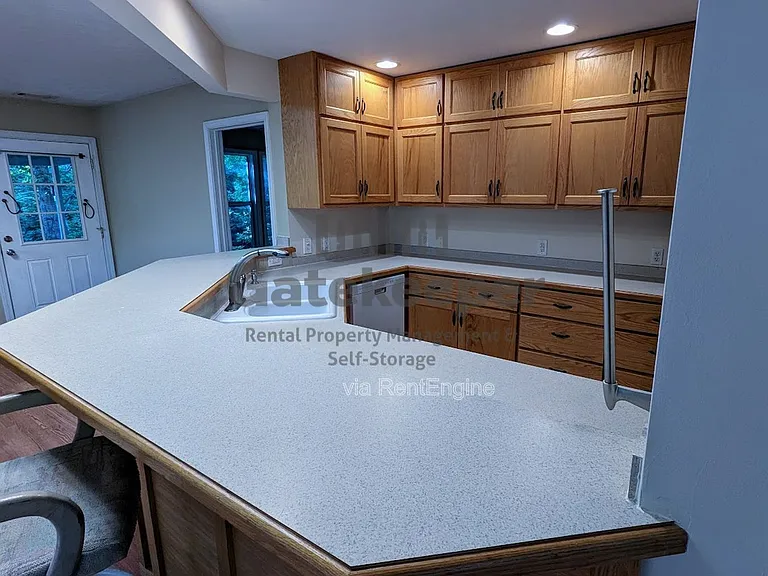 1096 Boone Rd — Photo 11