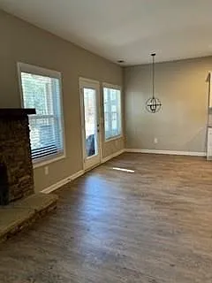 4 bed, 4.0 bath, 2400 sqft, $2,250 — Photo 2