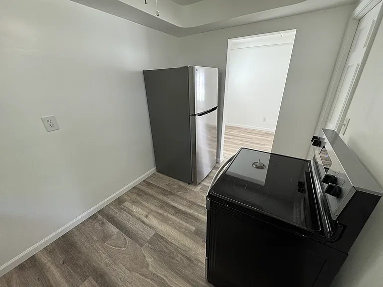 1411 Eastwood Ave — Photo 21