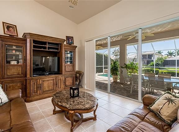 4th image of 941 Snowberry Ct