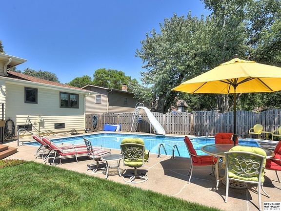 3rd image of 13617 Shirley St