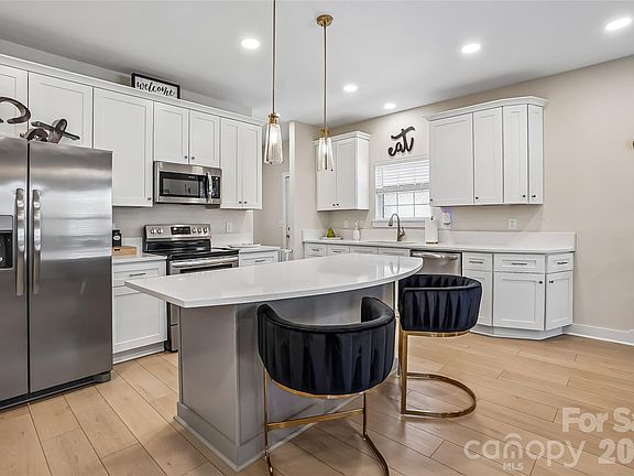 4th image of 1709 N New Hope Rd