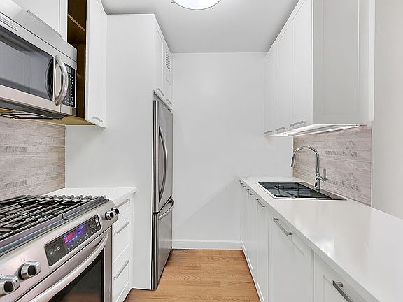 3rd image of 200 E 94th St APT 516